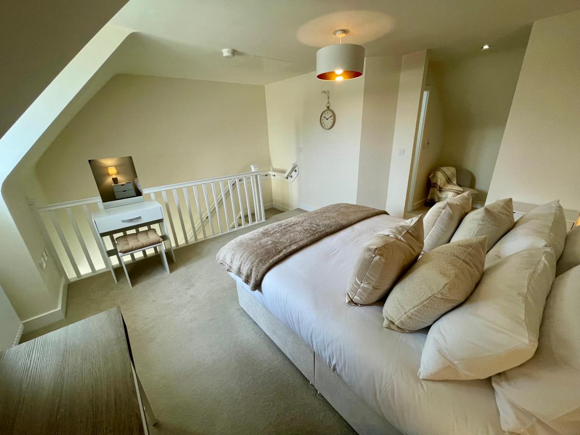 3-Bedroom Luxury Stay With Free Parking Market Harborough Esterno foto