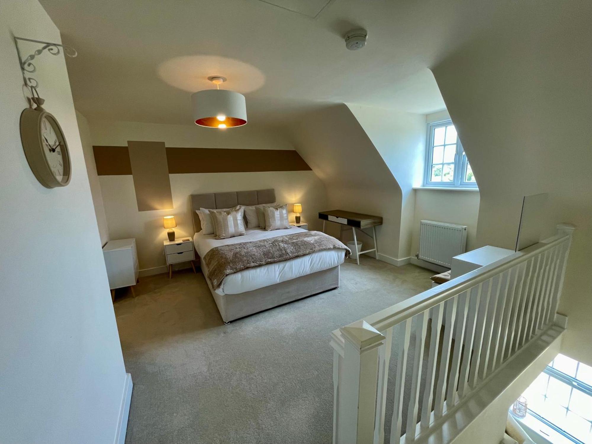 3-Bedroom Luxury Stay With Free Parking Market Harborough Esterno foto