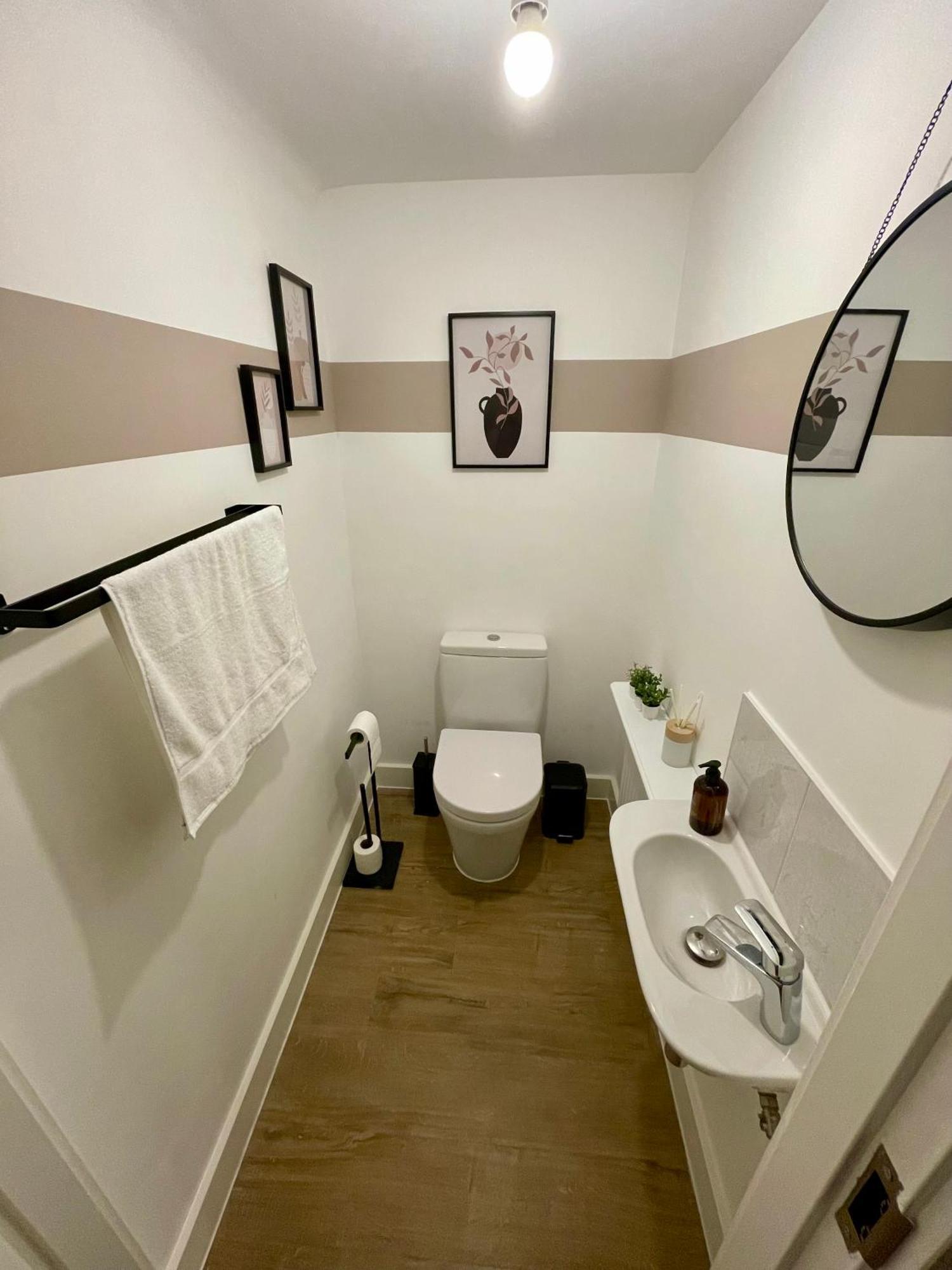 3-Bedroom Luxury Stay With Free Parking Market Harborough Esterno foto