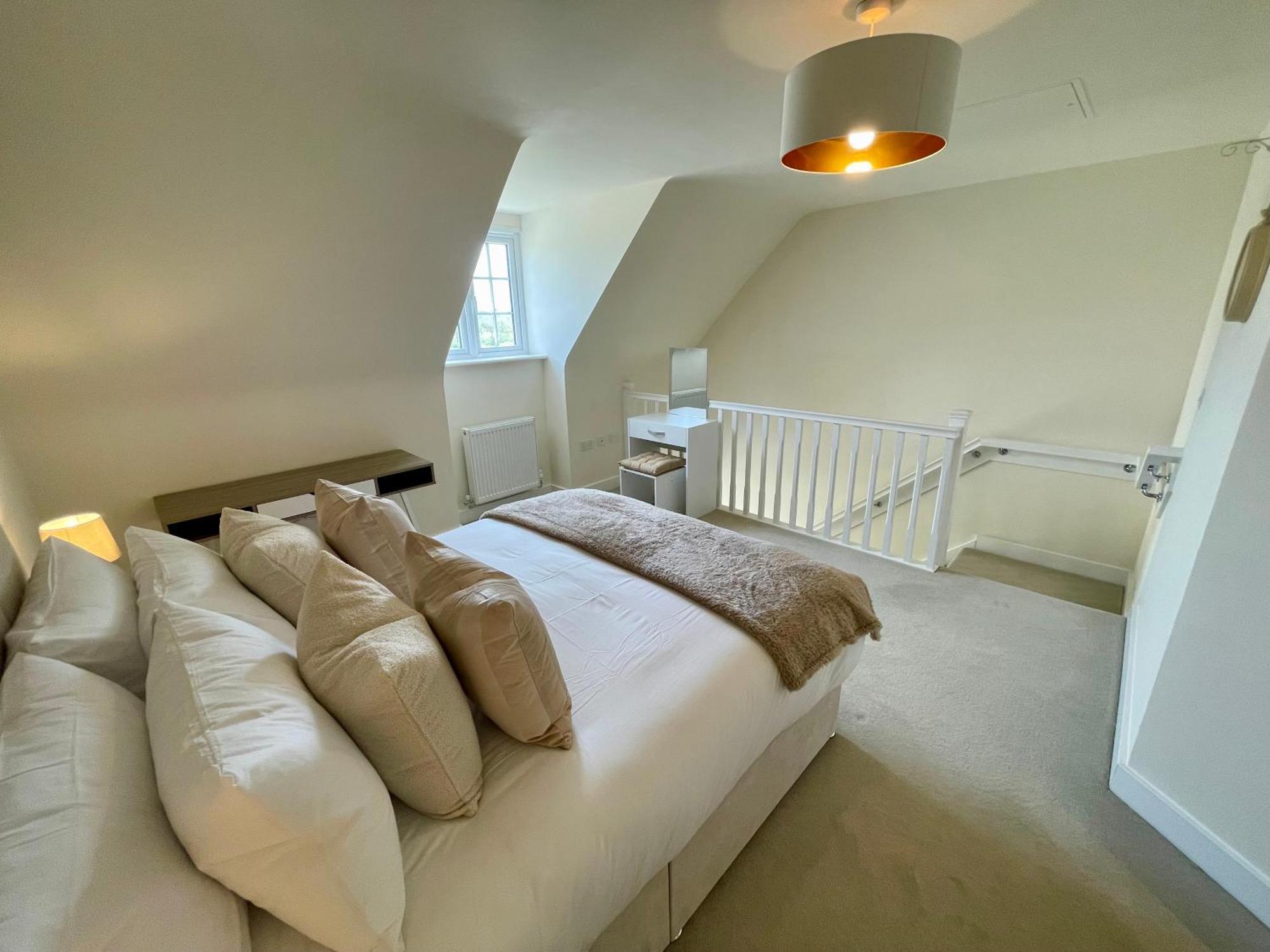 3-Bedroom Luxury Stay With Free Parking Market Harborough Esterno foto