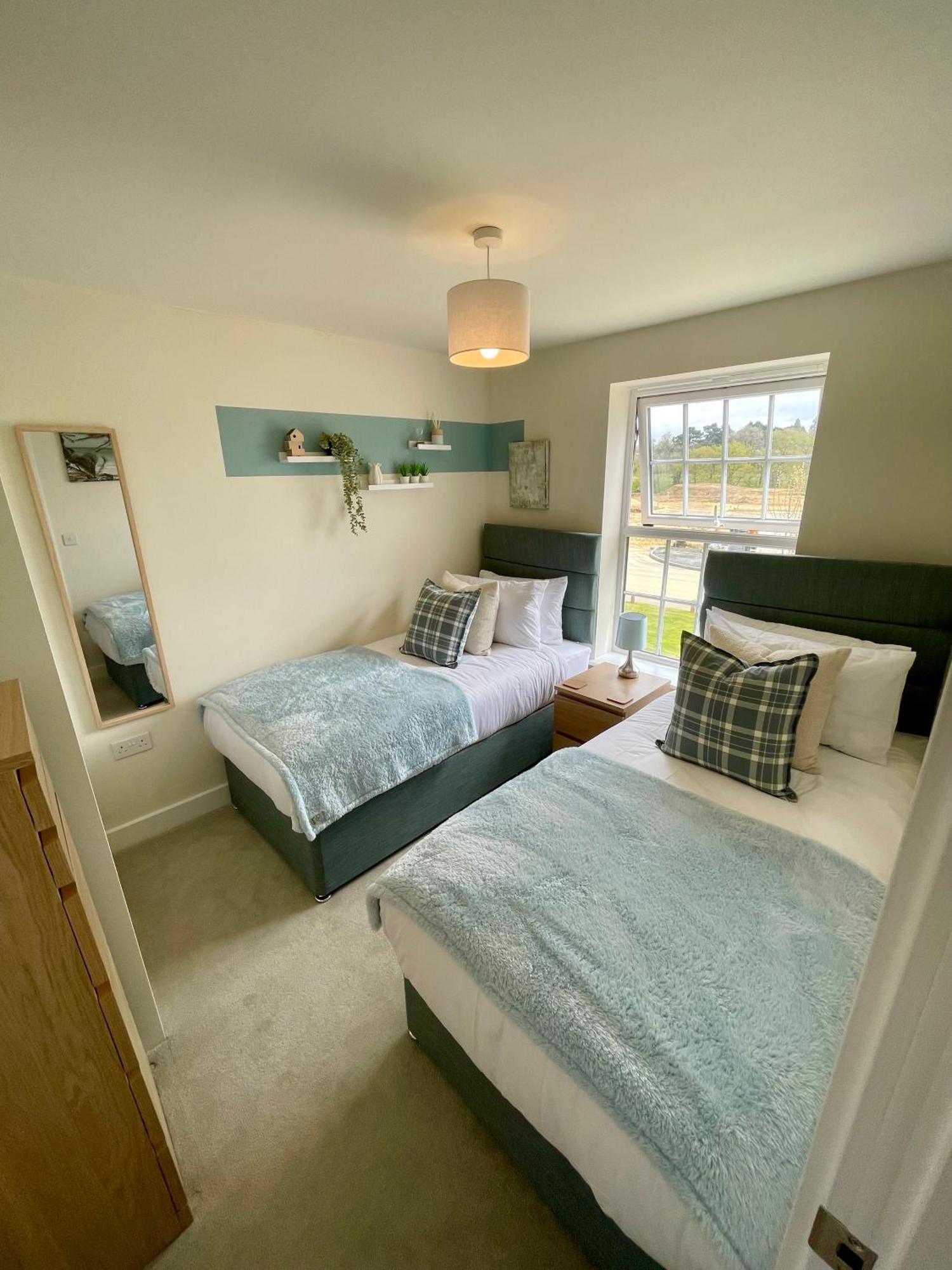 3-Bedroom Luxury Stay With Free Parking Market Harborough Esterno foto