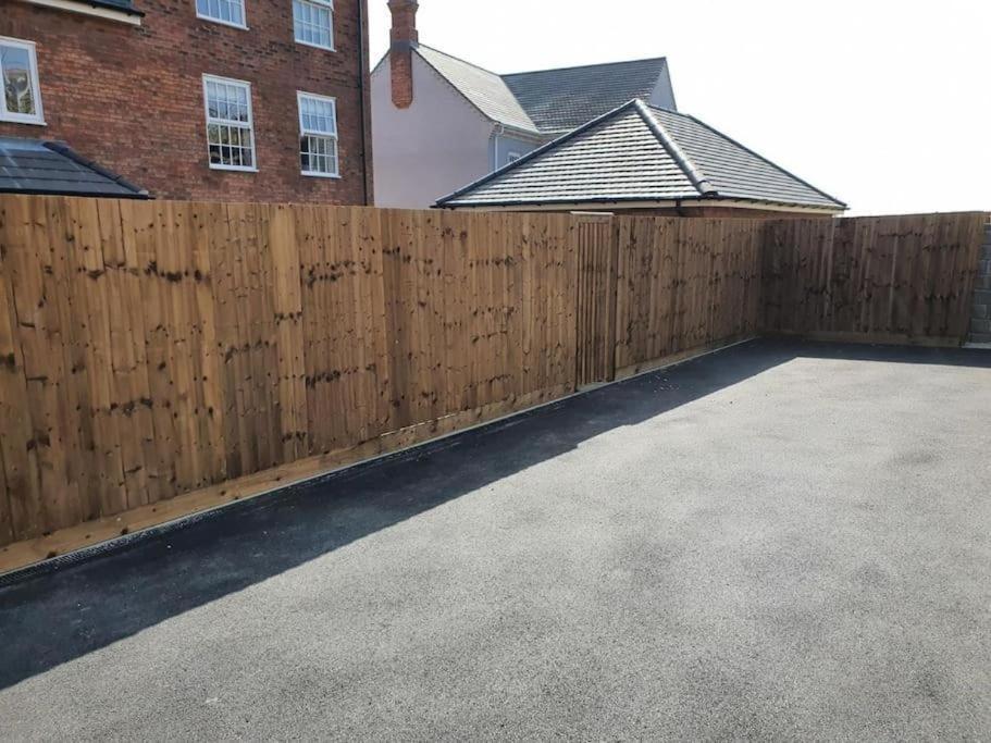 3-Bedroom Luxury Stay With Free Parking Market Harborough Esterno foto